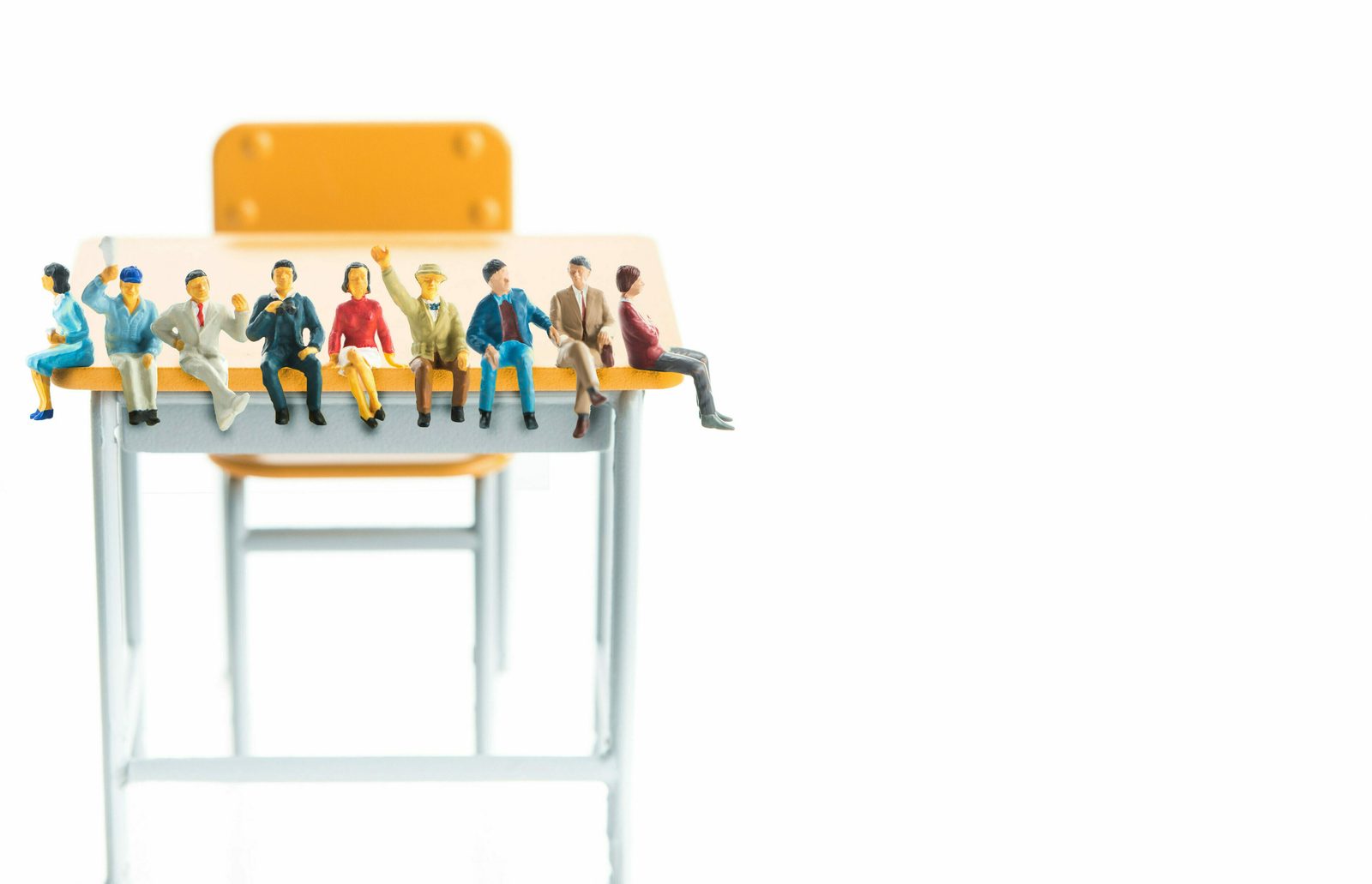 Miniatuurfiguren op een bouwlift